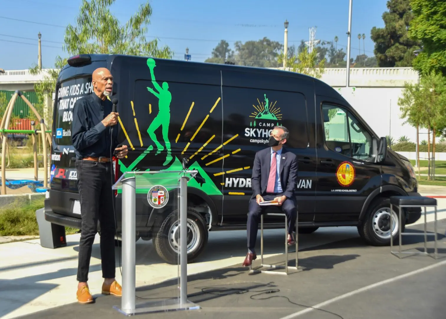Groundbreaking Skyhook Eco-Van Program brings Mobile Classrooms to L.A.’s Kids  - Skyhook Foundation
