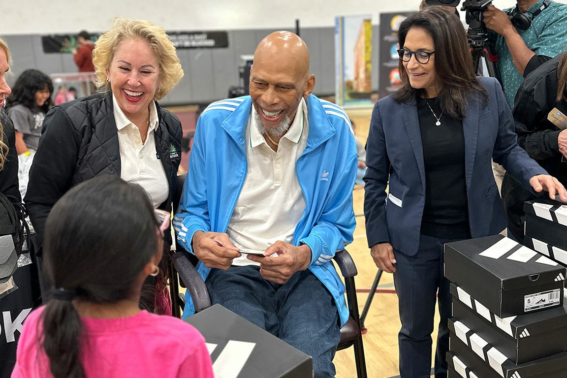 Kareem mid Credit: Paolo Cantos Kareem Abdul-Jabbar (center) speaks with a UCLA Community School student at the “Lace Up for Learning” event on Nov. 17.